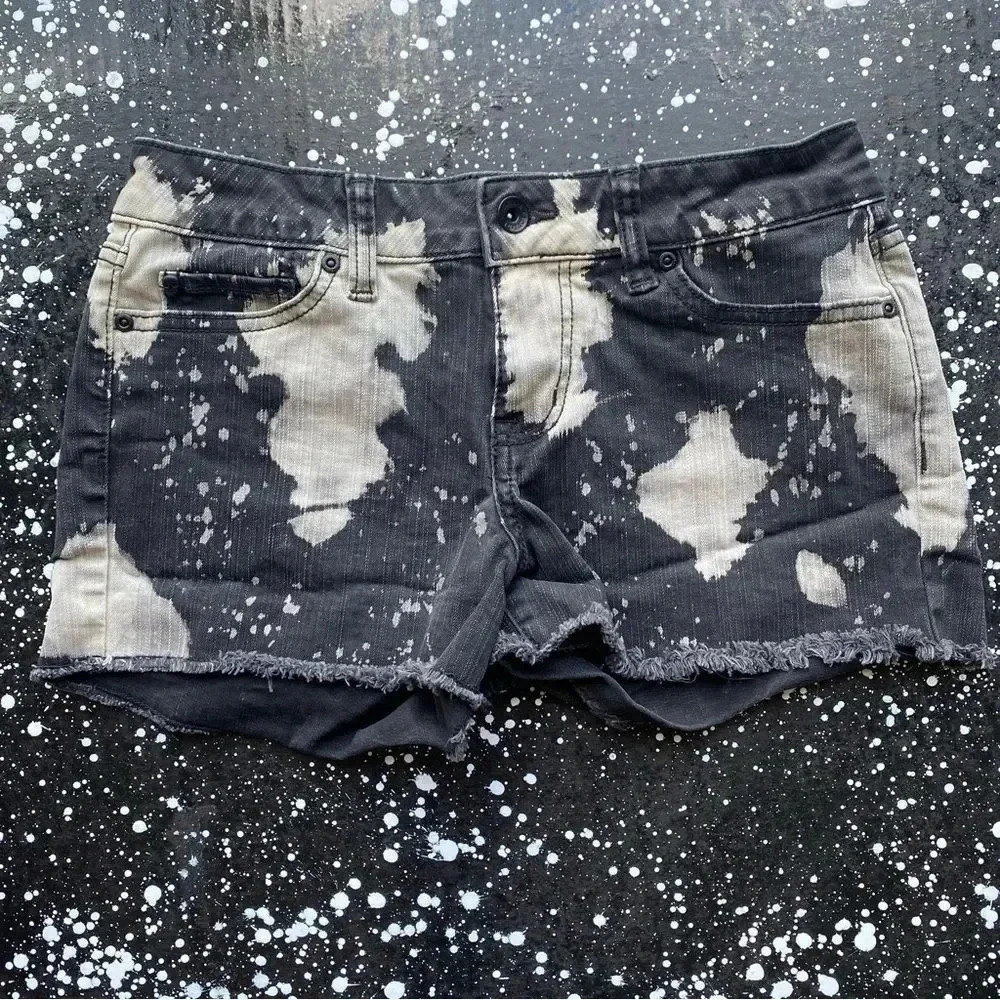 ⭐️3 for $20 Sale‼️ LoveSick Acid Wash Low Rise Jean Shorts ☮️